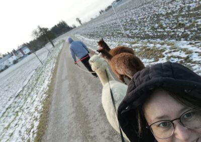 Flo, Birgit und die Jungs bei der Winter Wanderung